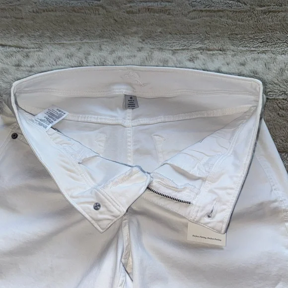 NWT TOMMY BAHAMA Women’s Afton Clam Digger Shorts in White Size 10